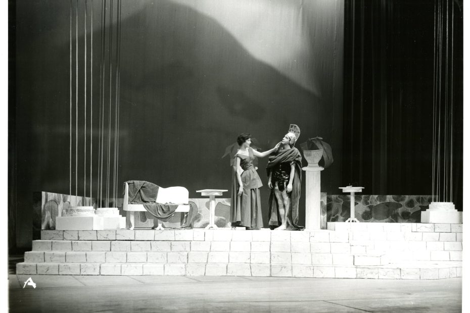 Amphitryon 38 production image 1