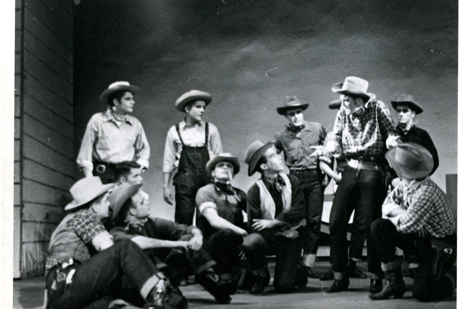 Oklahoma! production image 1